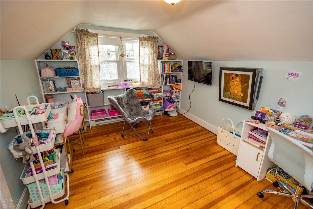 136 Aborn Avenue Warwick, RI 02888 - Photo 33 of 44