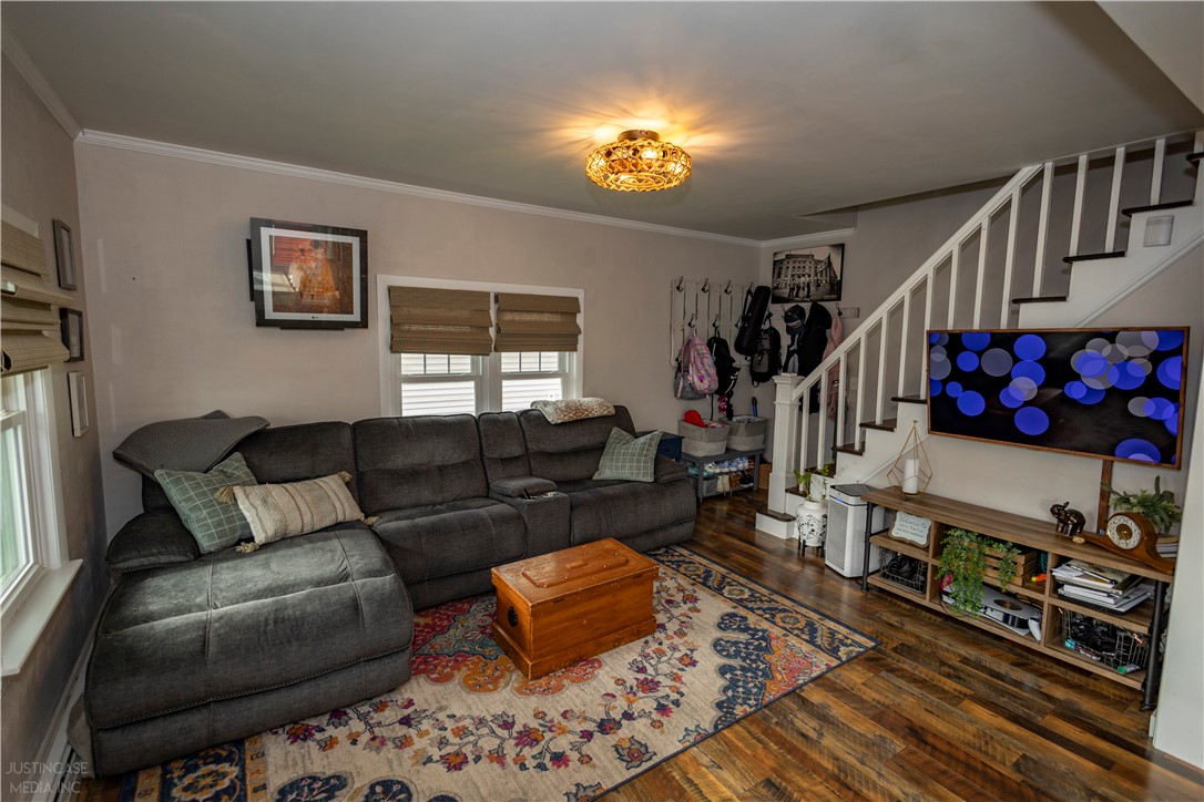 136 Aborn Avenue Warwick, RI 02888 - Photo 4 of 44