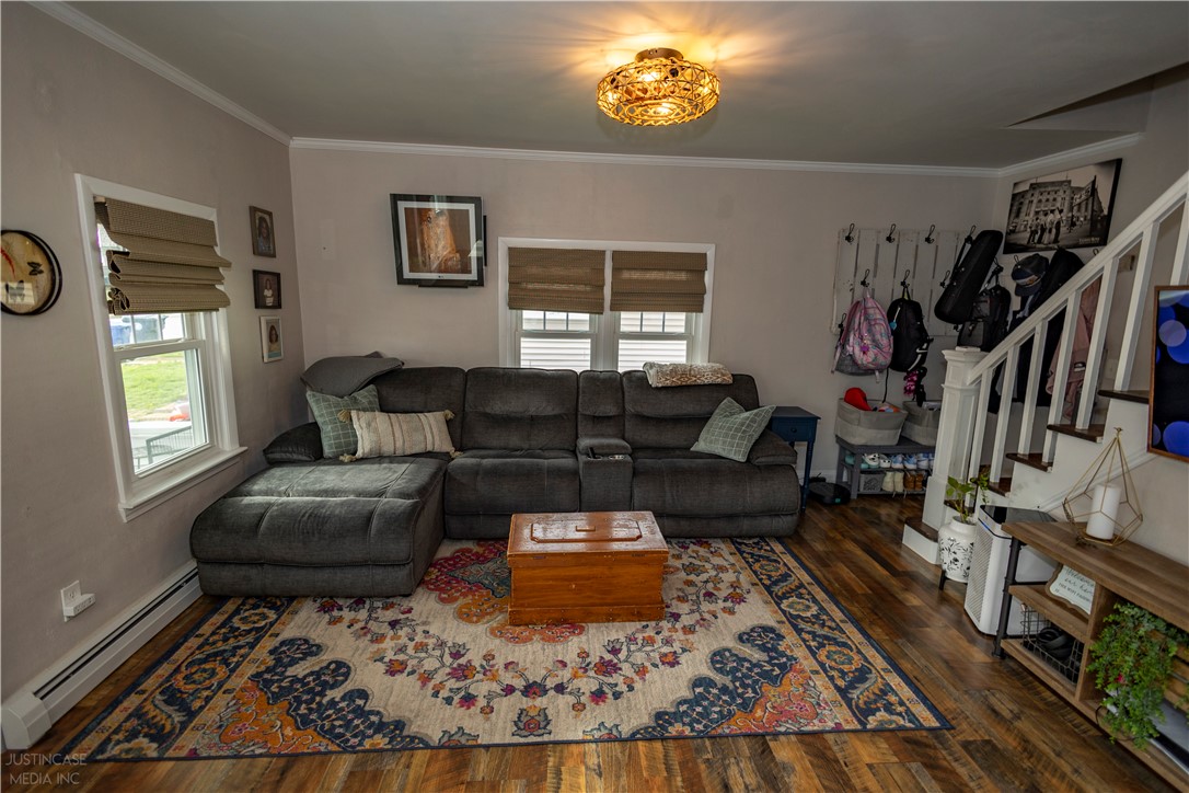 136 Aborn Avenue Warwick, RI 02888 - Photo 5 of 44