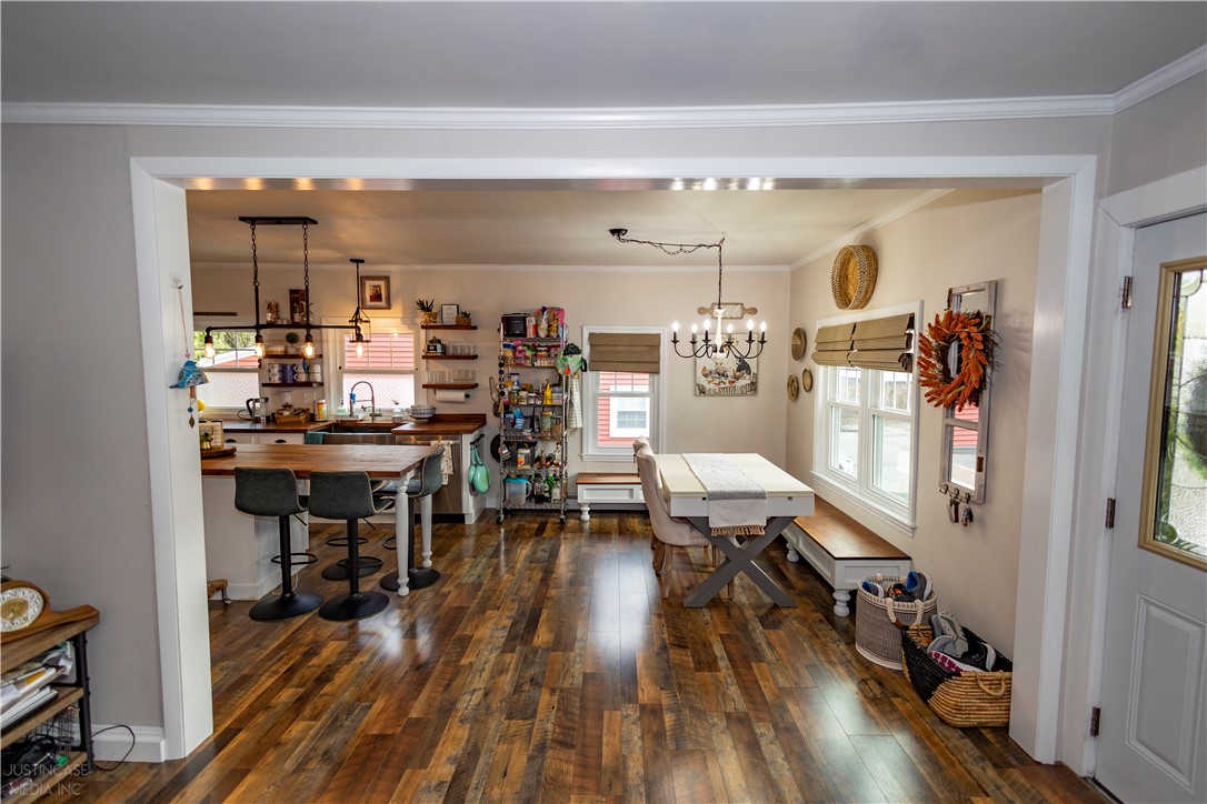 136 Aborn Avenue Warwick, RI 02888 - Photo 7 of 44