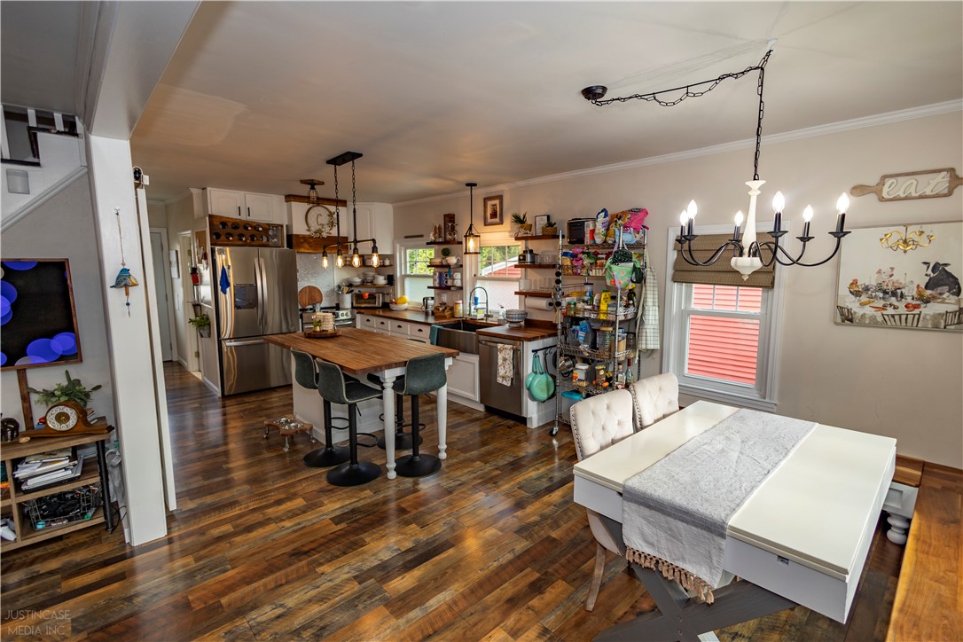 136 Aborn Avenue Warwick, RI 02888 - Photo 8 of 44