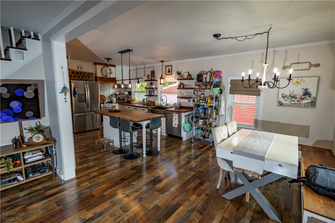 136 Aborn Avenue Warwick, RI 02888 - Photo 9 of 44