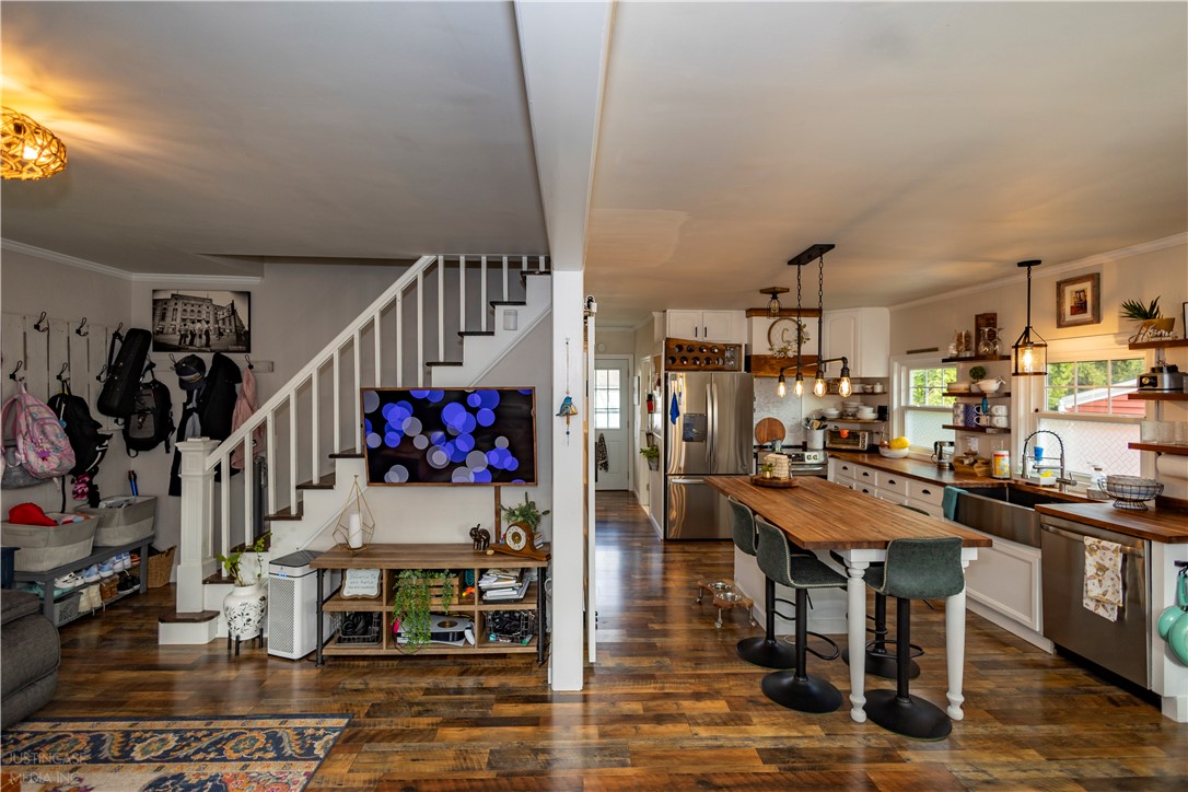 136 Aborn Avenue Warwick, RI 02888 - Photo 10 of 44