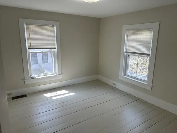 $1,900 | 30 Main Street, Bennington, NH 03442