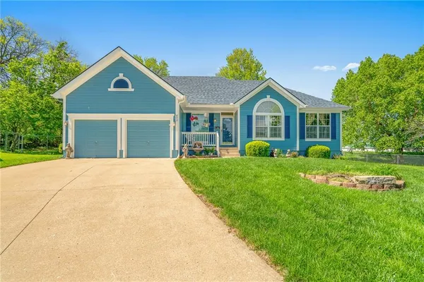 $322,000 | 802 Courtland Court, Belton, MO 64012