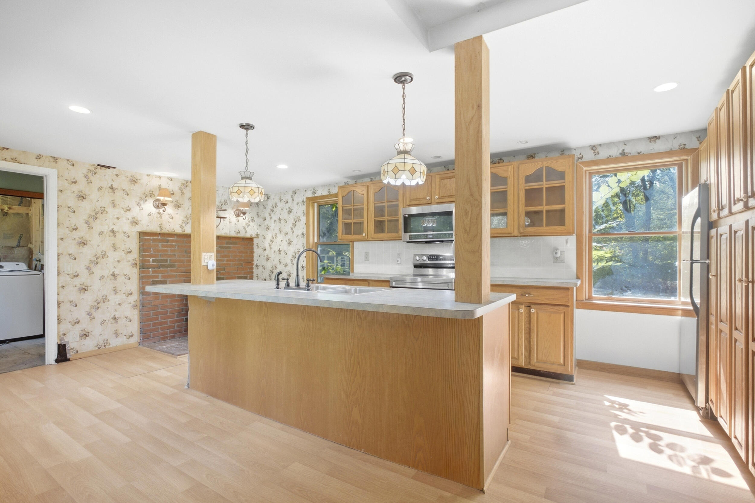 808_royalsborough_rd-interior-05