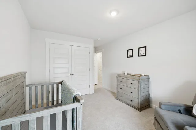a view of livingroom with furniture