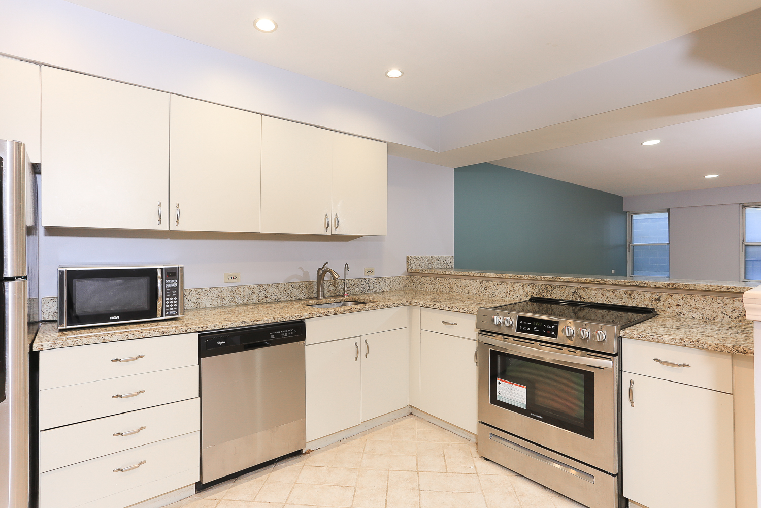 40 East 9th Street, Unit 408 Chicago, IL 60605 - Photo 2 of 37