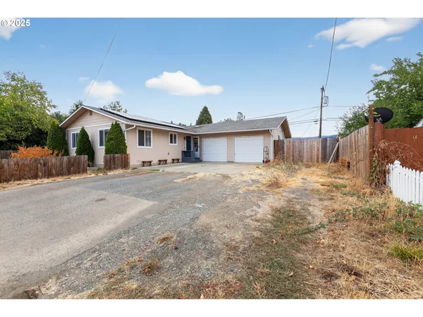 $270,000 | 663 East 4th Avenue, Riddle, OR 97469