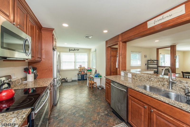 11 Hunters Lane Sparta, NJ 07871 - Photo 6 of 23