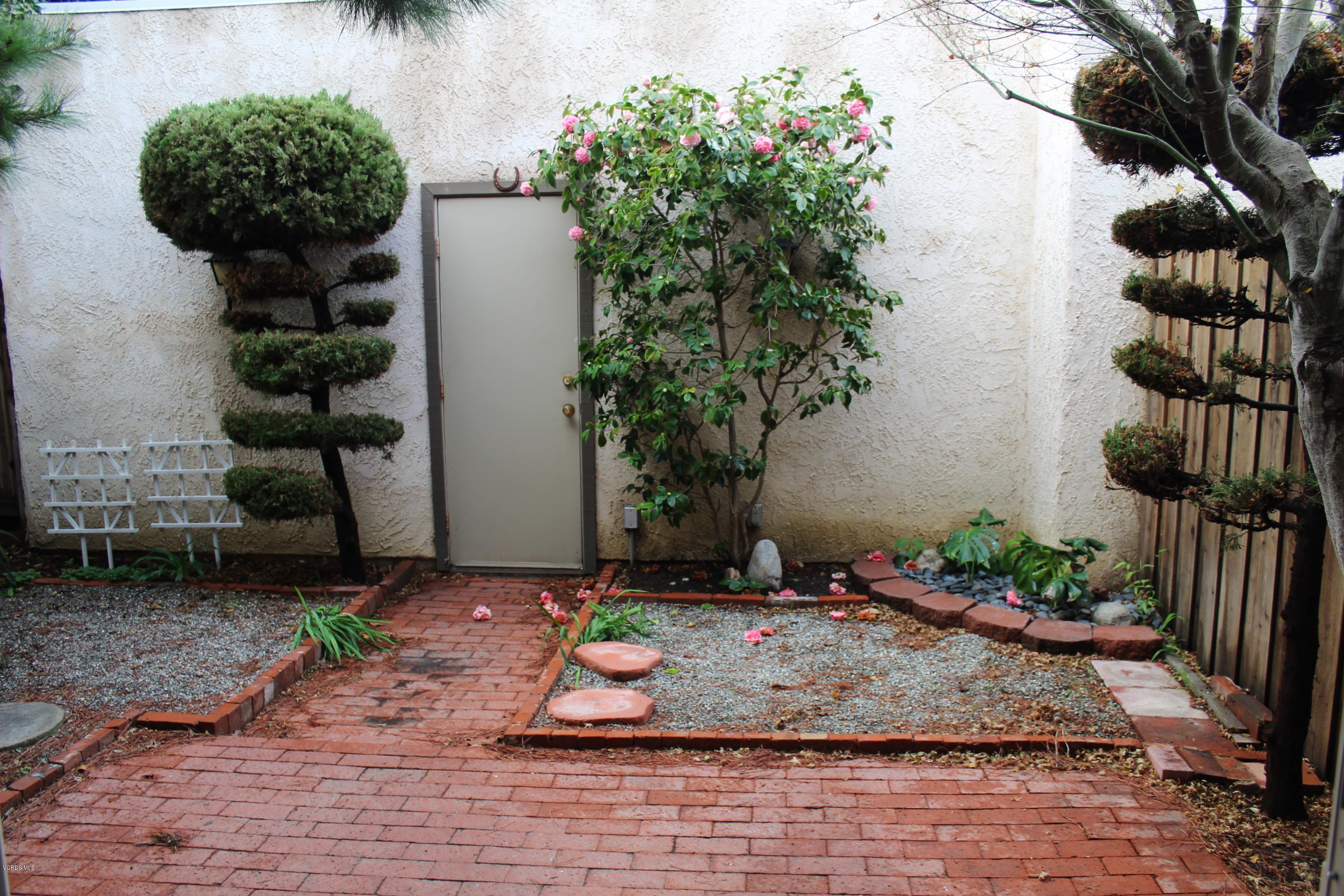 3127 Kelp Lane Oxnard, CA 93035 - Photo 12 of 16 a view of a backyard