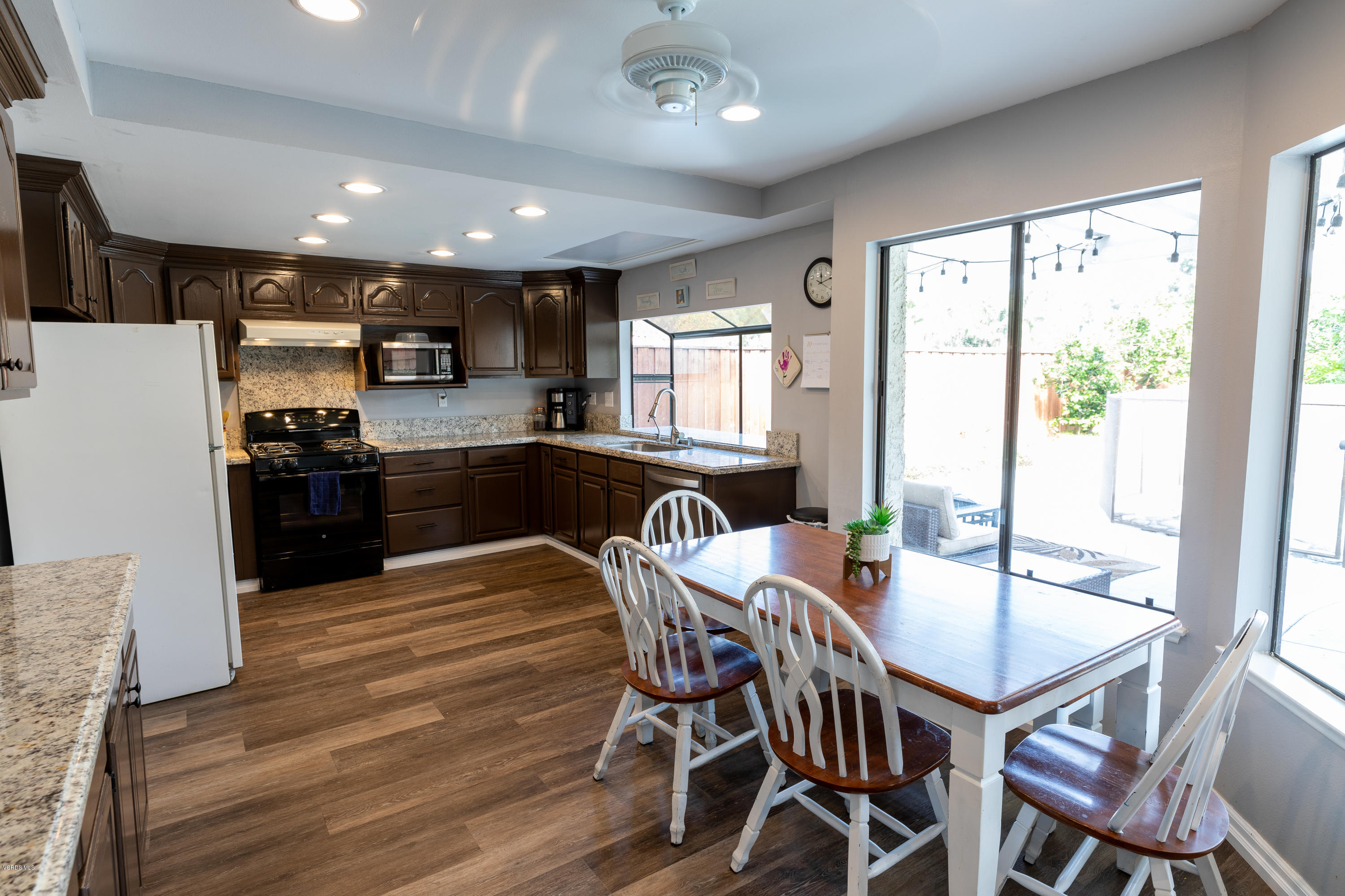 13635 Gunsmoke Road Moorpark, CA 93021 - Photo 11 of 34 a kitchen with a table and chairs in it