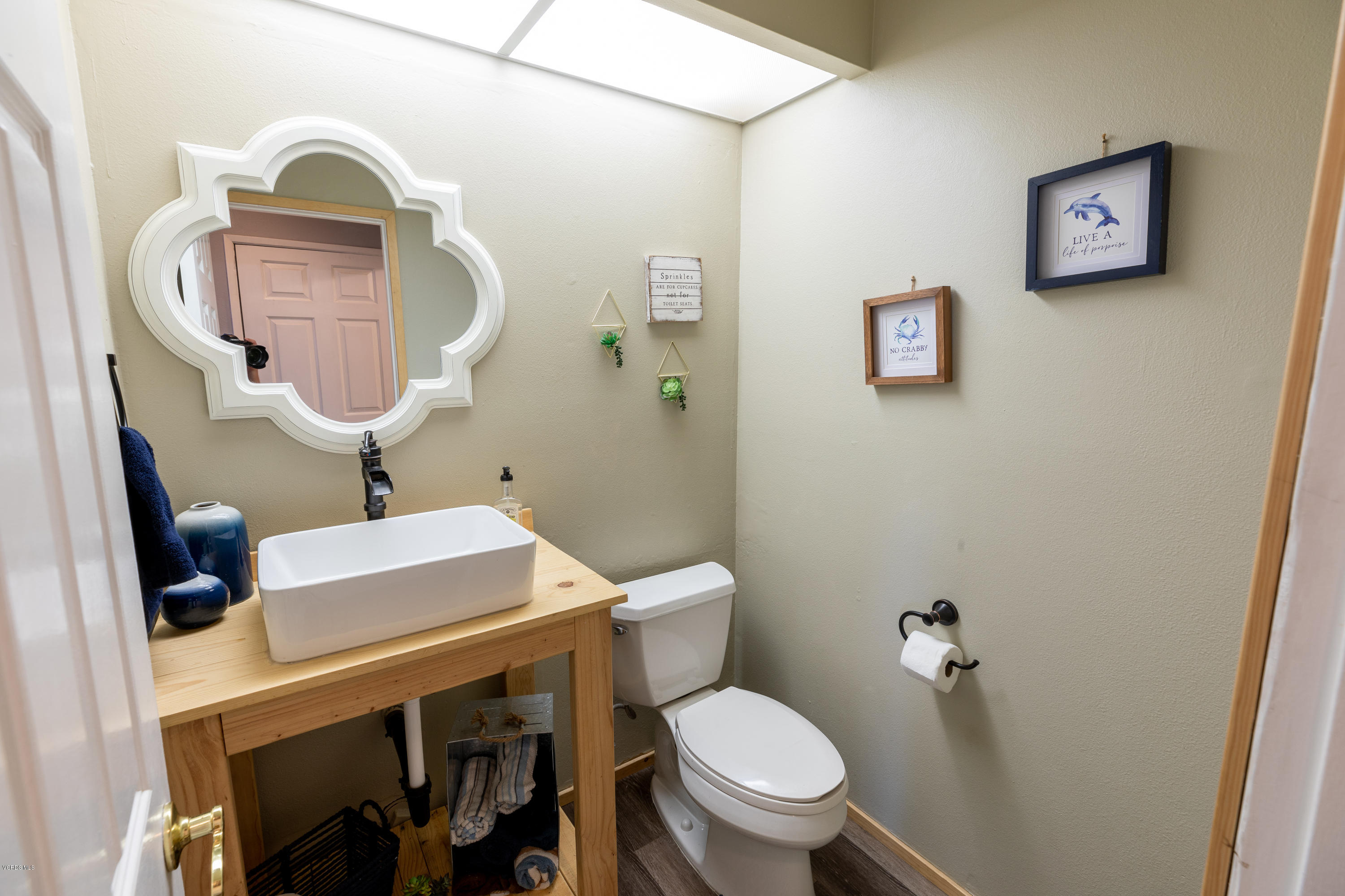13635 Gunsmoke Road Moorpark, CA 93021 - Photo 18 of 34 a bathroom with a toilet a sink and mirror