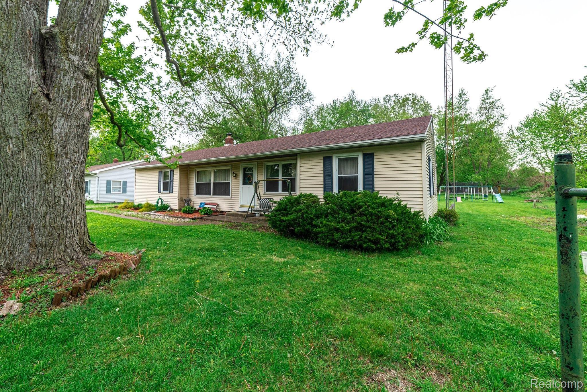 3834 West Erie Road Temperance, MI 48182 - Photo 2 of 18 3834 W Erie-02-3.jpg