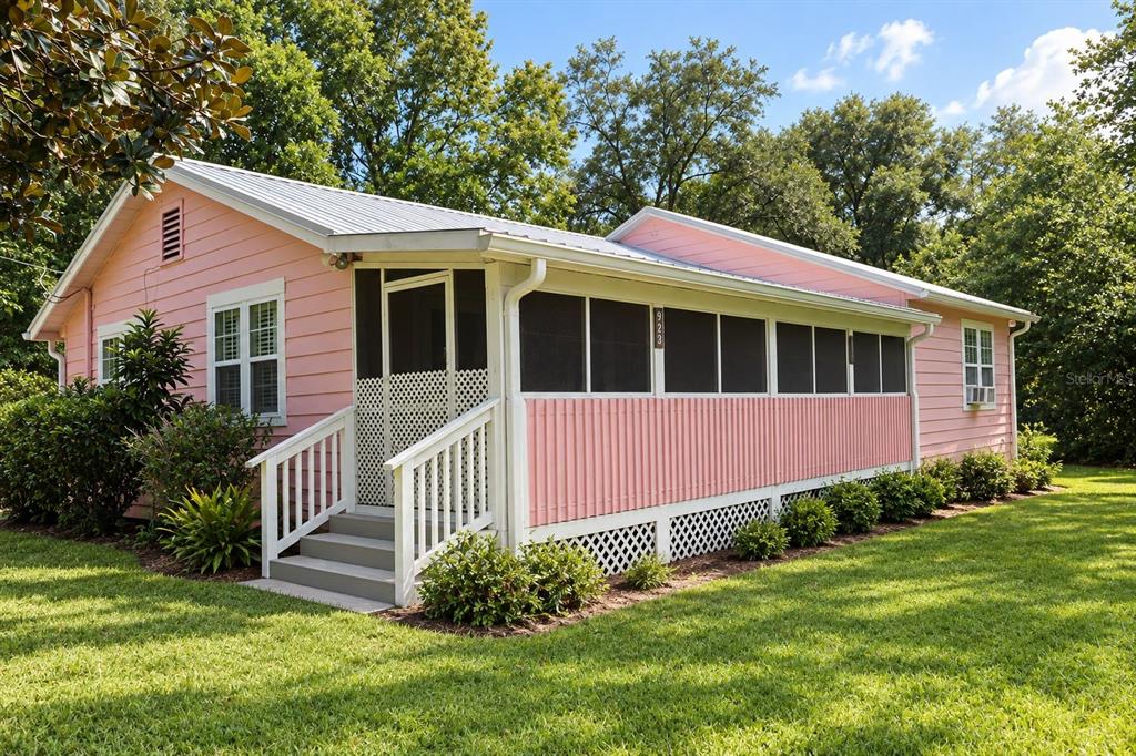 8231 Swan Lake Road Melrose, FL 32666 - Photo 1 of 18 Gallery Image 1