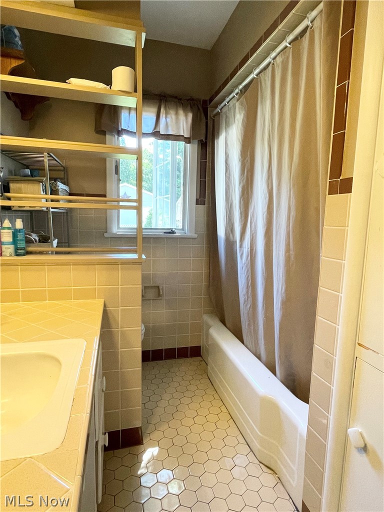 948 Howland Wilson Road Northeast Warren, OH 44484 - Photo 16 of 29 Full bath