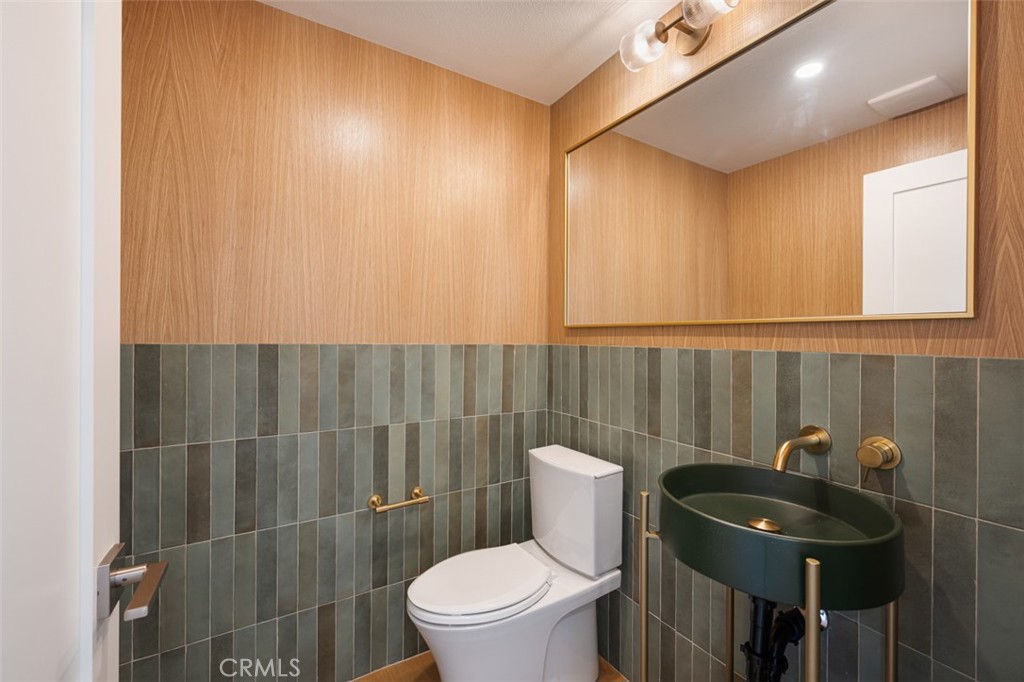 2880 Clubhouse Road Costa Mesa, CA 92626 - Photo 28 of 54