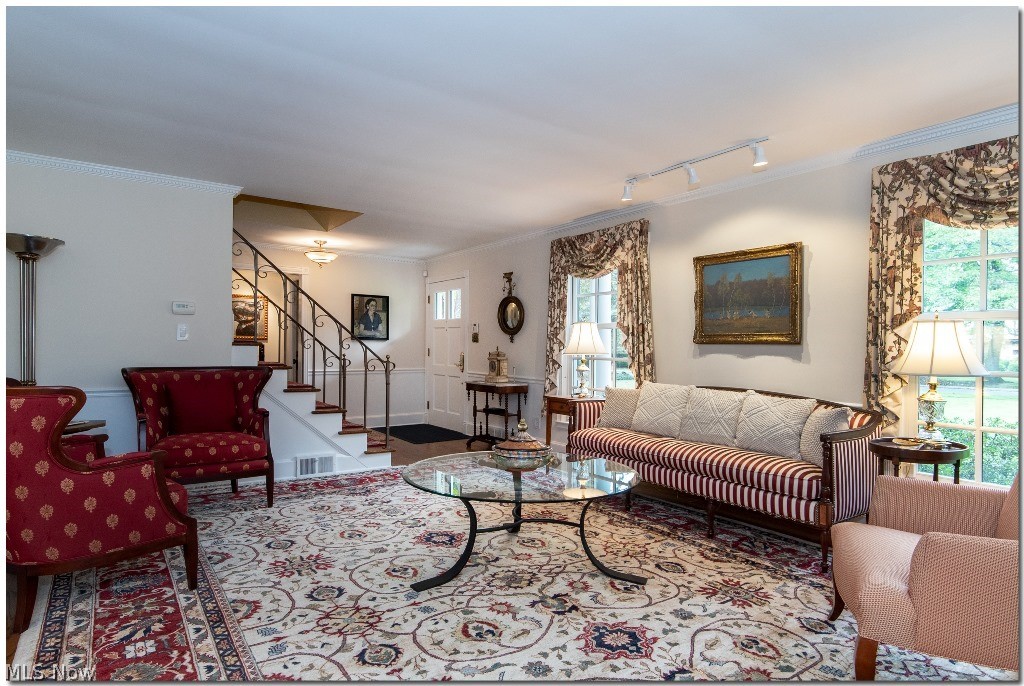 17460 Shelburne Road Cleveland, OH 44118 - Photo 8 of 34 Gallery Image 8