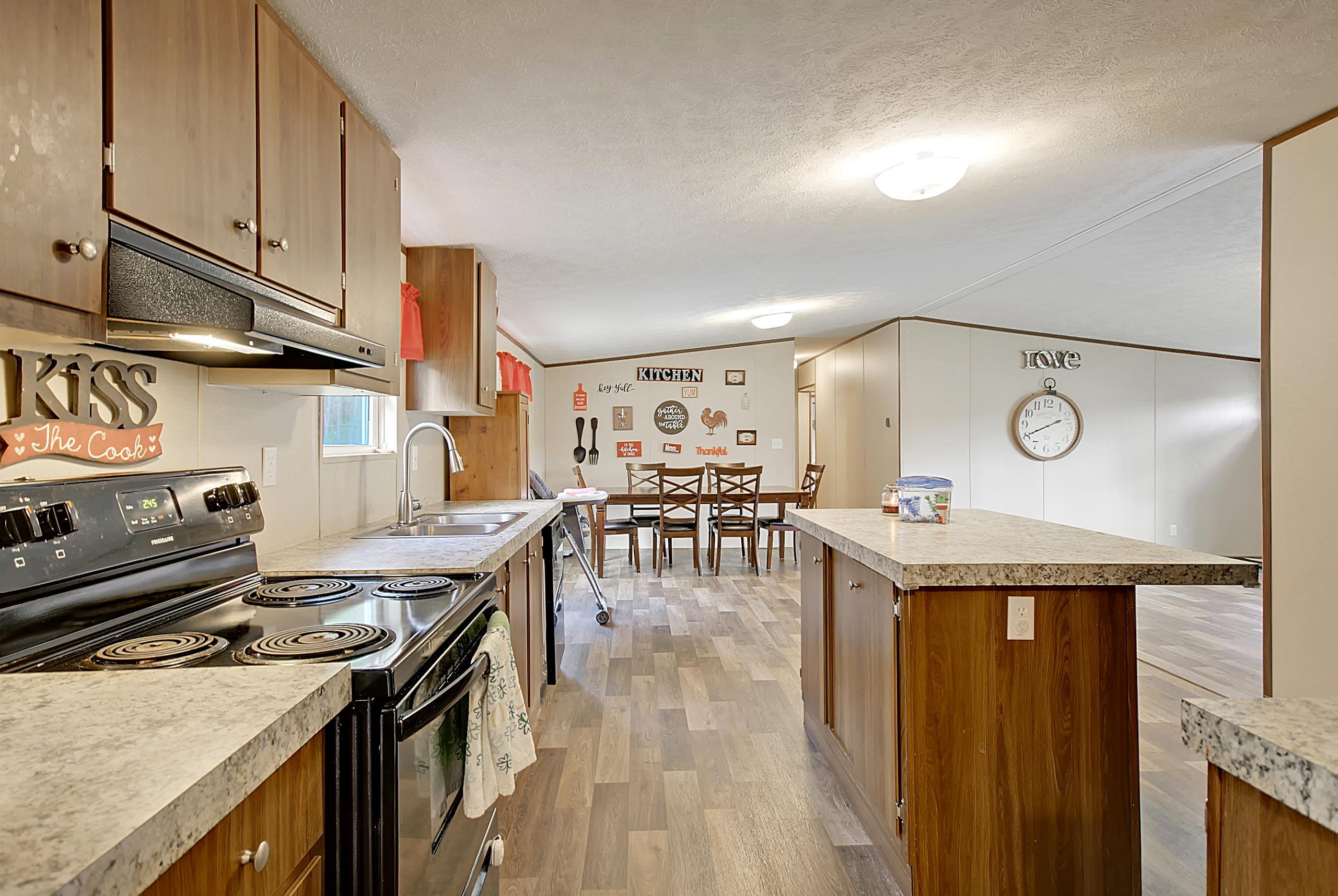 348 Nathaniel Road Summerville, SC 29486 - Photo 27 of 34 Kitchen