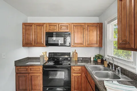 $424,000 | 909 Oneida Avenue, Nashville, TN 37207