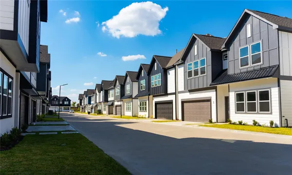 $361,190 | 6702 Metro Boulevard, Unit 6, Houston, TX 77083