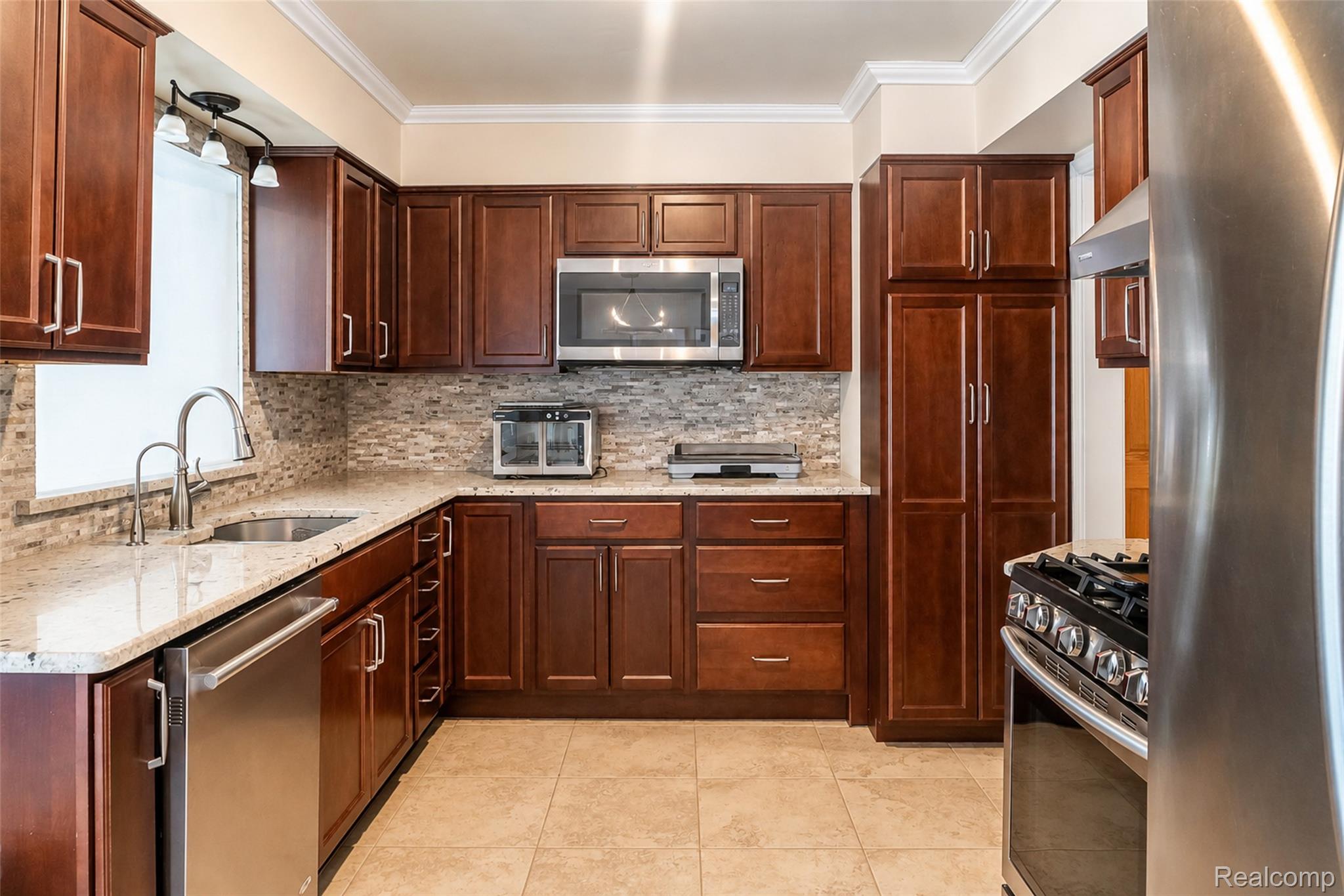 70 West Hamlin Road Rochester, MI 48307 - Photo 4 of 41 W HamilnRd_70-48-ai.jpg