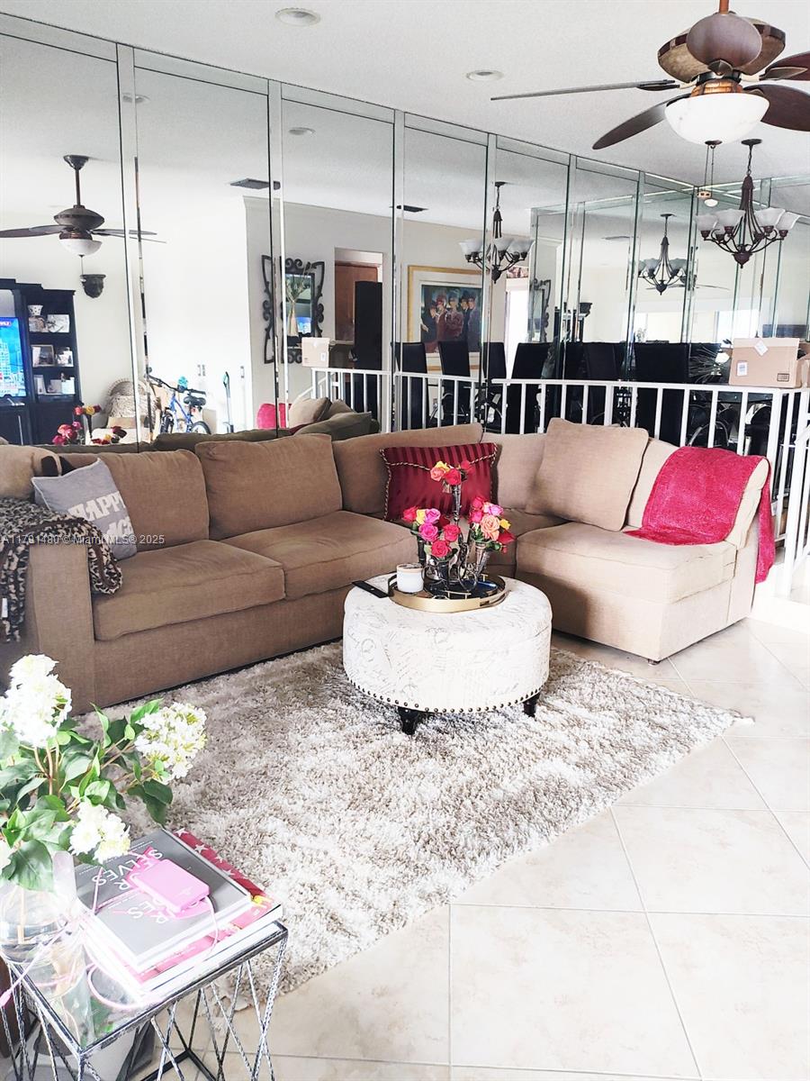 21338 Juego Circle, Unit 11C Boca Raton, FL 33433 - Photo 6 of 17 a living room with furniture kitchen and a chandelier