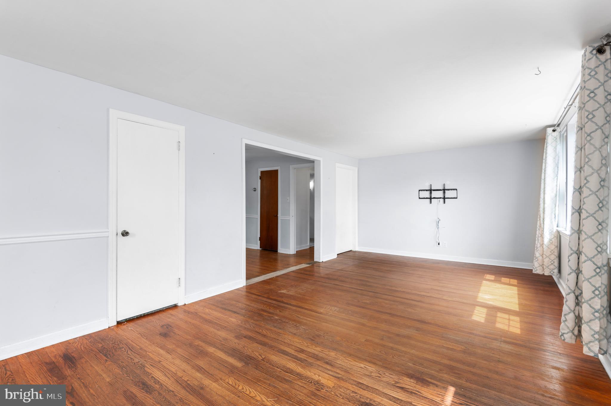 122 Harmil Road Broomall, PA 19008 - Photo 2 of 20 Living Room