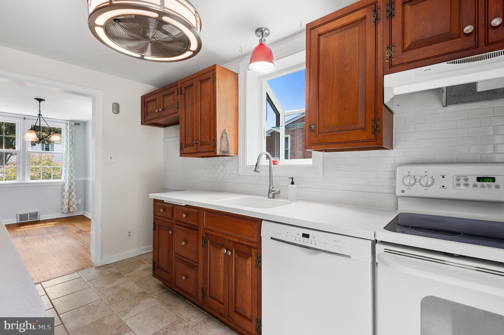 122 Harmil Road Broomall, PA 19008 - Photo 7 of 20 Kitchen