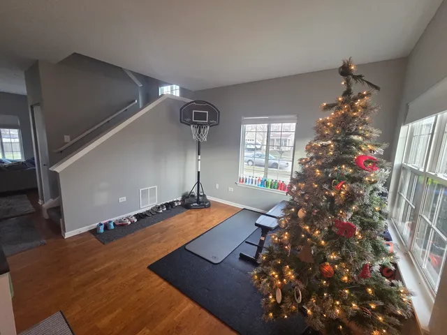 $2,300 | 2662 Cesario Drive, Unit 2662, Hampshire, IL 60140