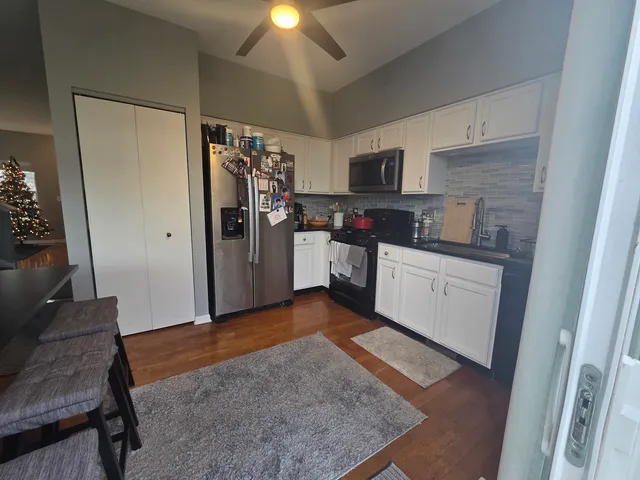 $2,300 | 2662 Cesario Drive, Unit 2662, Hampshire, IL 60140