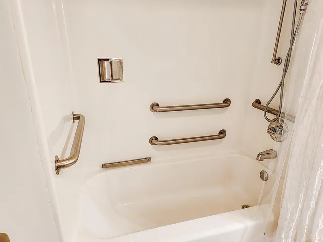 $119,900 | 1245 Graves Harbor Trail, Unit 2201, Huddleston, VA 24104