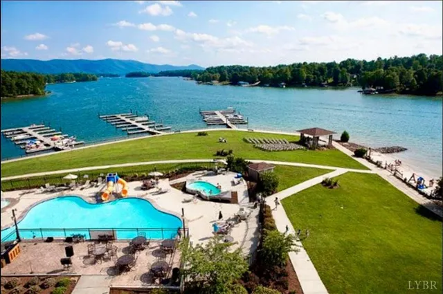 $119,900 | 1245 Graves Harbor Trail, Unit 2201, Huddleston, VA 24104