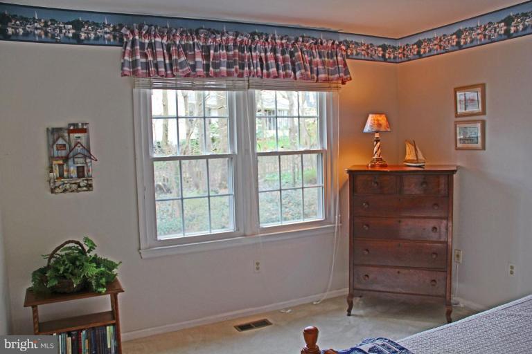 9845 Natick Road Burke, VA 22015 - Photo 17 of 30 Bedroom #3