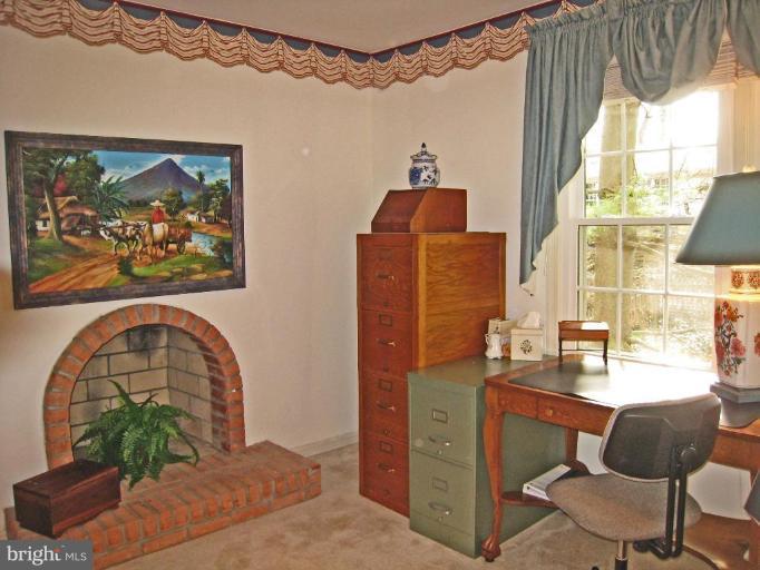 9845 Natick Road Burke, VA 22015 - Photo 22 of 30 Sitting Room
