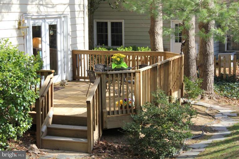 9845 Natick Road Burke, VA 22015 - Photo 27 of 30 Deck