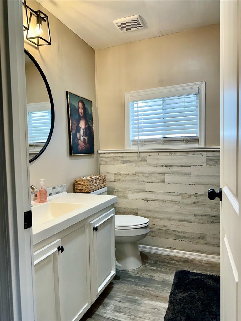 1395 Lause Road Bullhead City, AZ 86442 - Photo 23 of 34 Guest bathroom