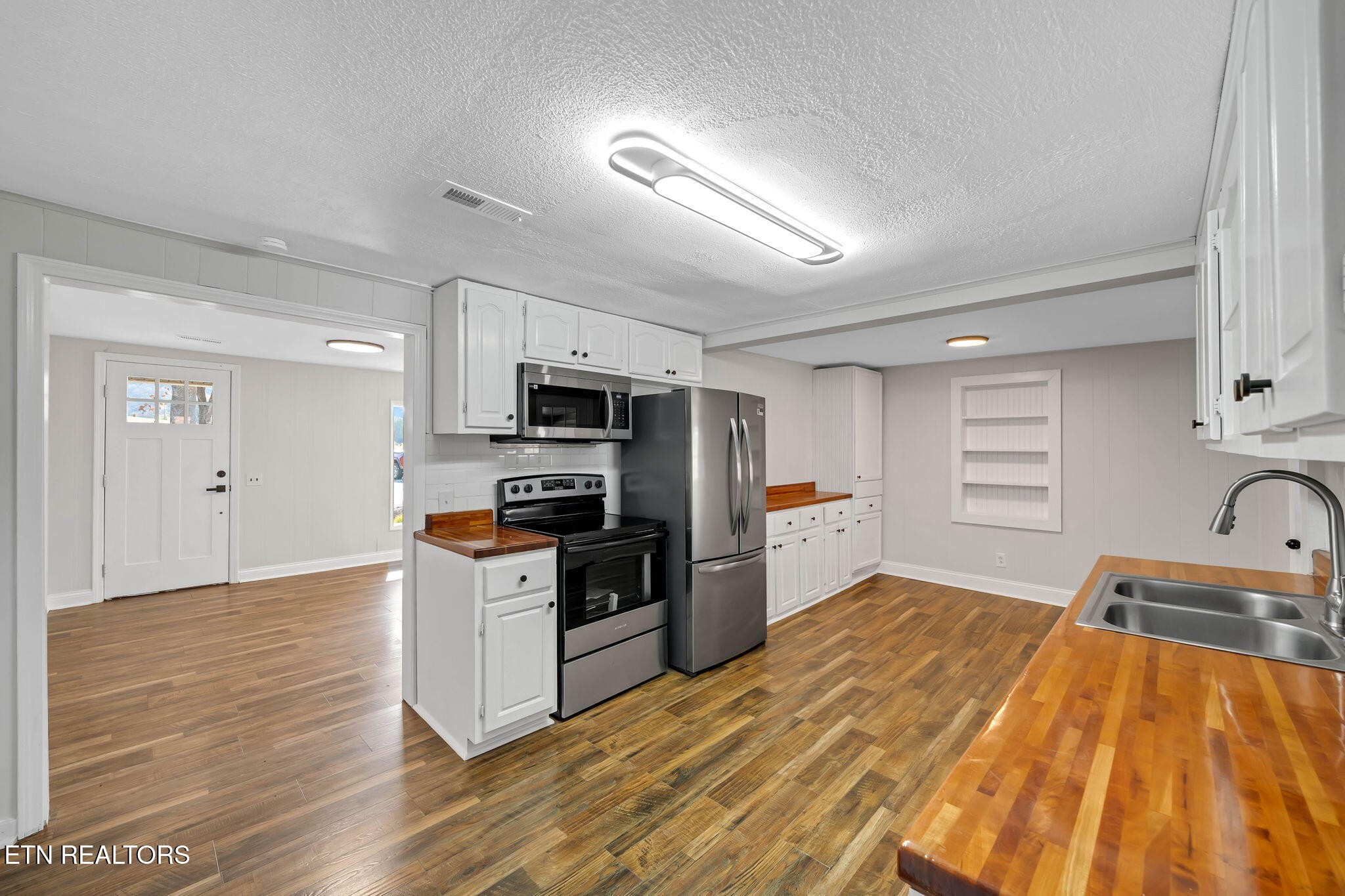 213 Mountain Road Clinton, TN 37716 - Photo 4 of 21 Gallery Image 4
