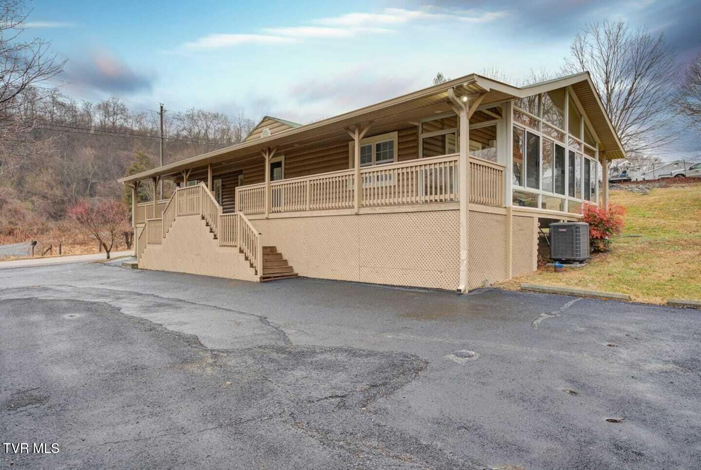 4606 Island Road Bristol, TN 37620 - Photo 3 of 25 853e746f-6a6b-42fa-a0de-2cbbbd976347
