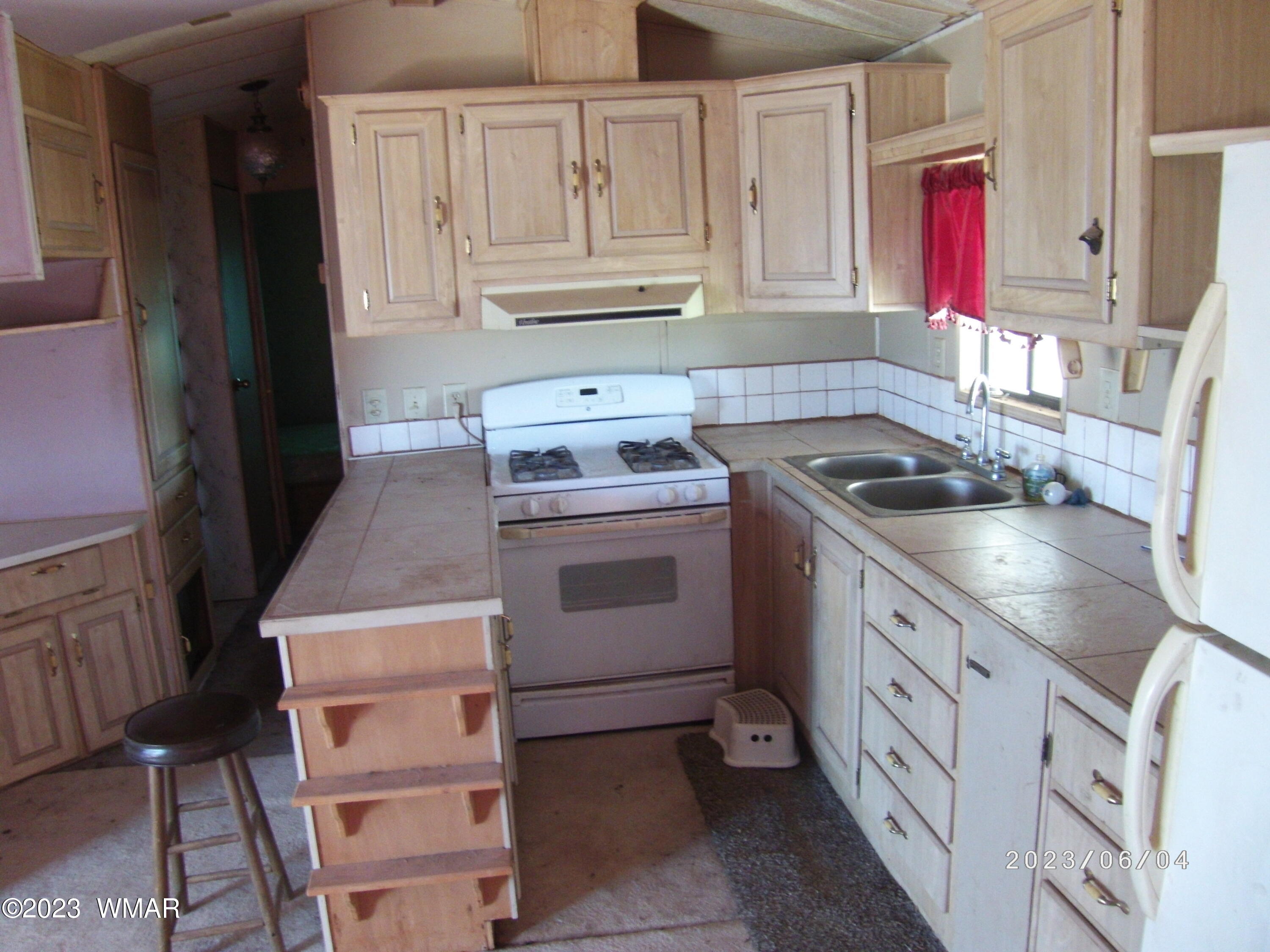 8688 Supancheck Road Show Low, AZ 85901 - Photo 7 of 11 Gallery Image 7