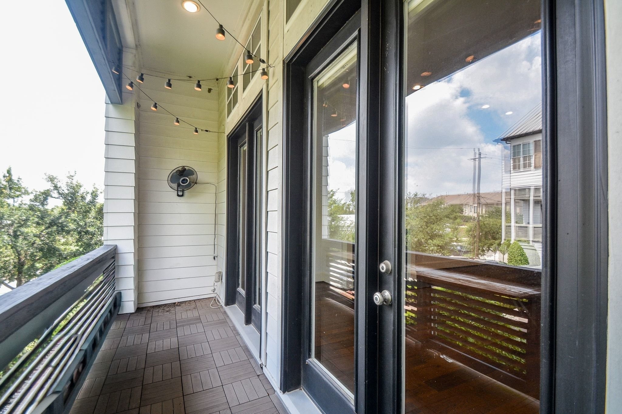 2960 Rusk Street Houston, TX 77003 - Photo 5 of 25 Spacious balcony area