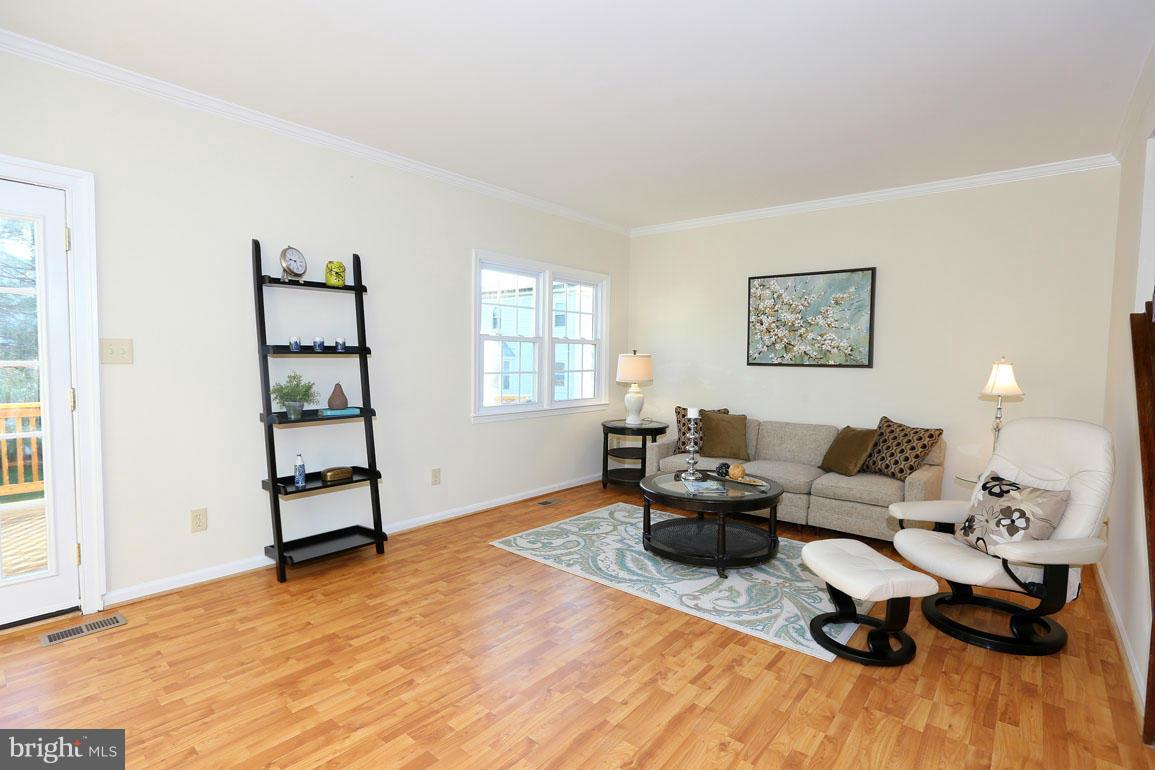 2 Pontiac Way Gaithersburg, MD 20878 - Photo 11 of 28 Living Room