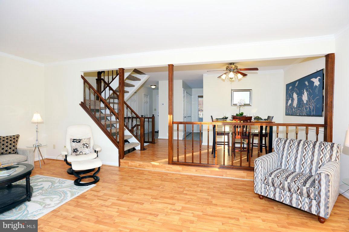2 Pontiac Way Gaithersburg, MD 20878 - Photo 12 of 28 Living Room