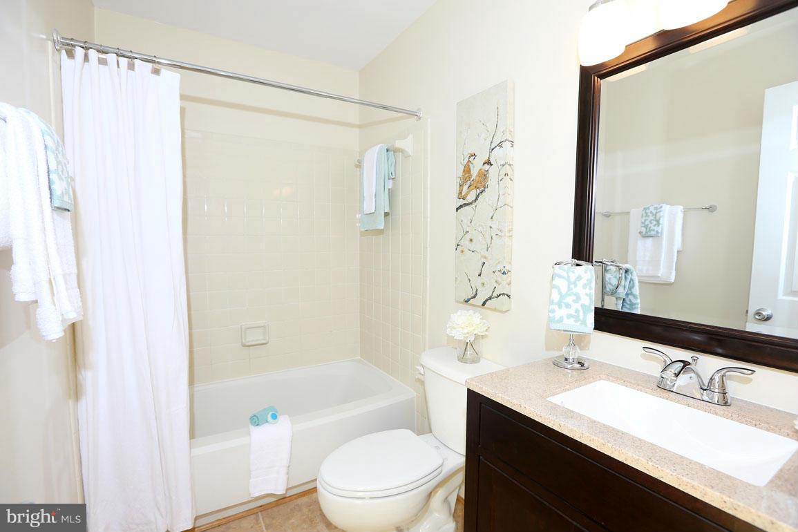 2 Pontiac Way Gaithersburg, MD 20878 - Photo 20 of 28 Bath
