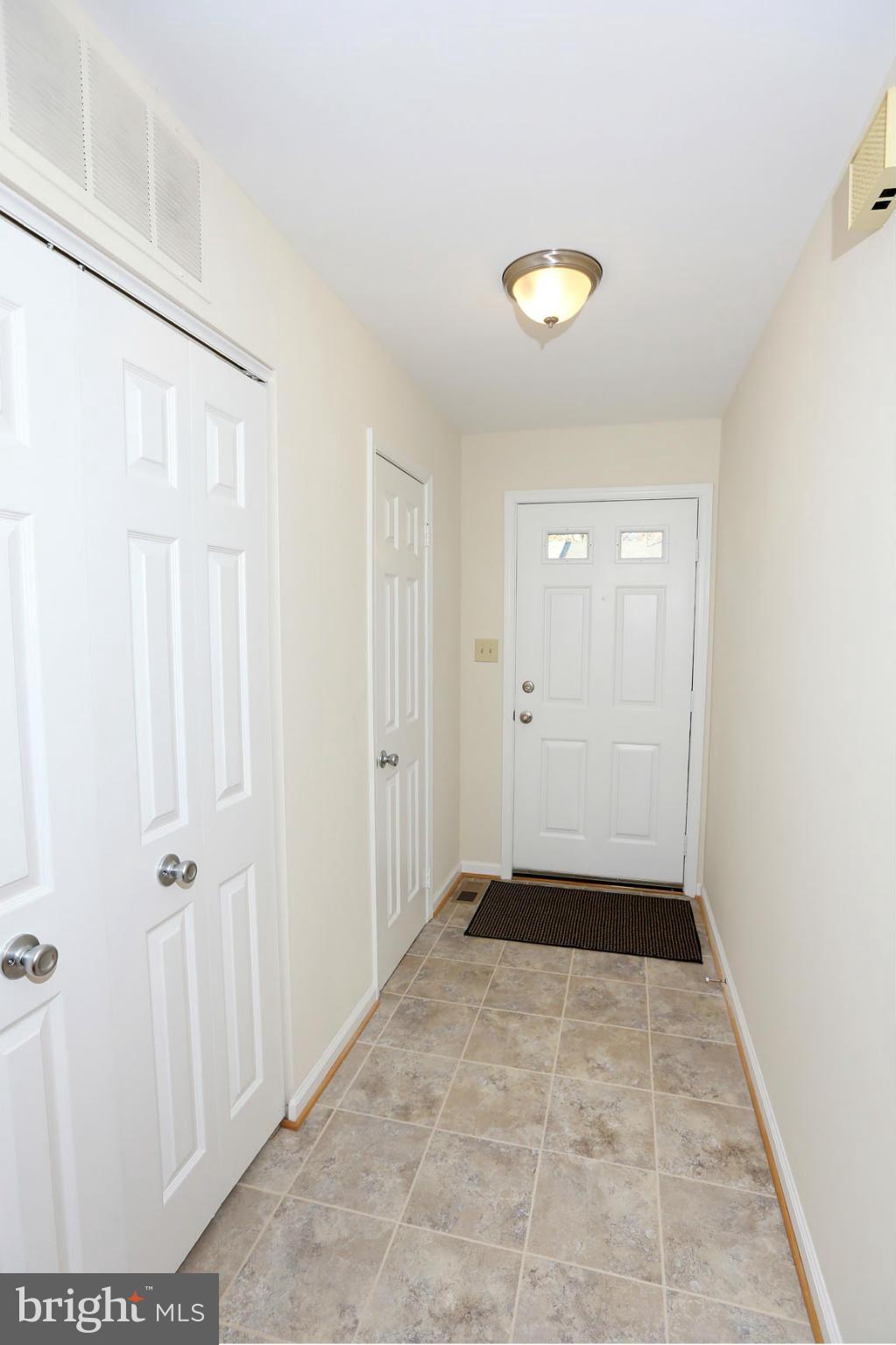 2 Pontiac Way Gaithersburg, MD 20878 - Photo 3 of 28 Interior (General)