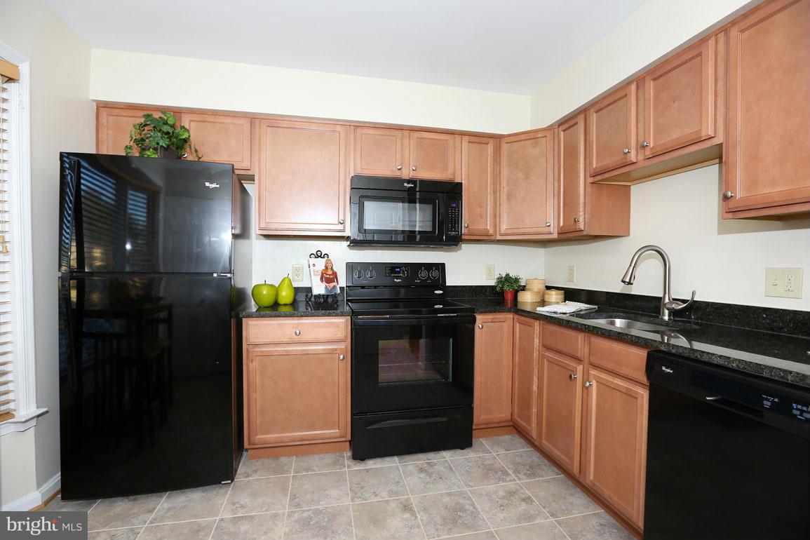 2 Pontiac Way Gaithersburg, MD 20878 - Photo 7 of 28 Kitchen