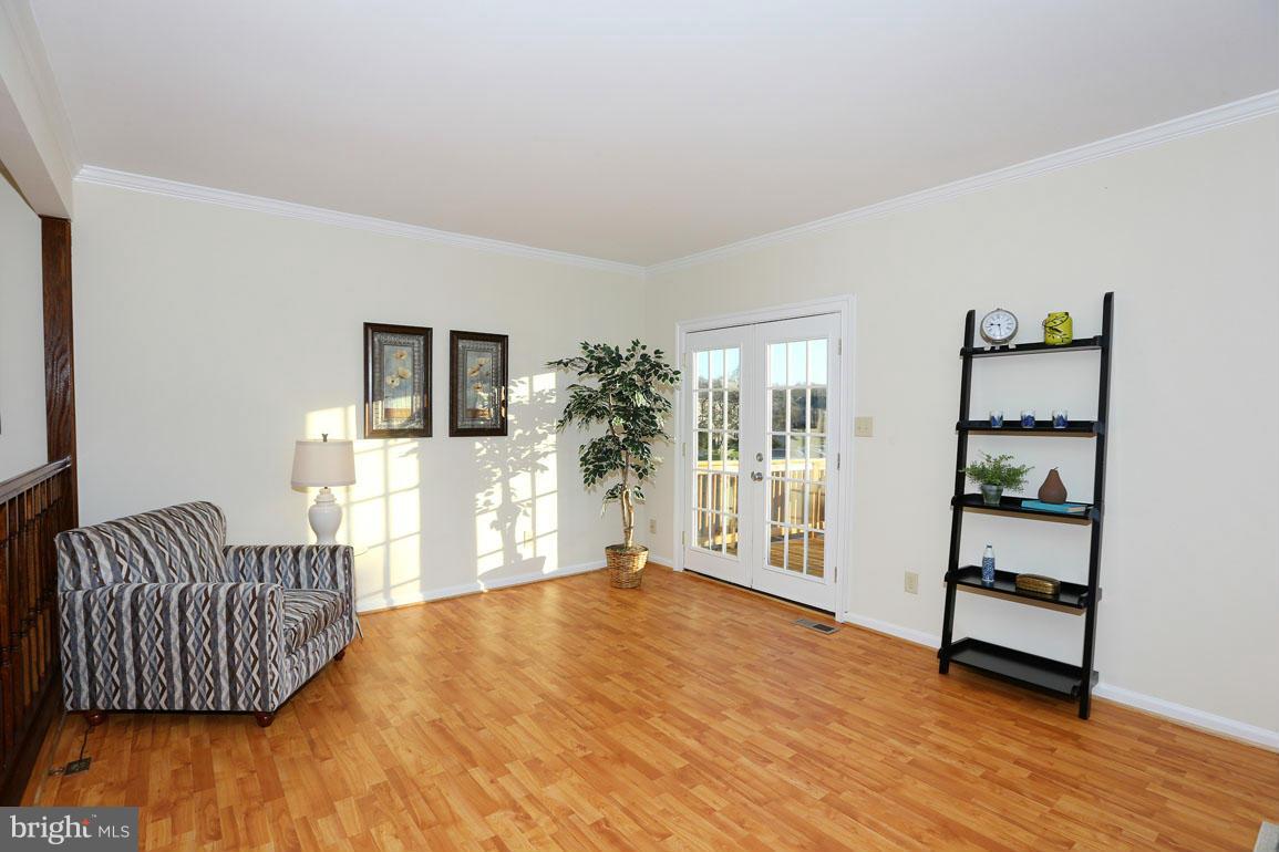 2 Pontiac Way Gaithersburg, MD 20878 - Photo 10 of 28 Living Room