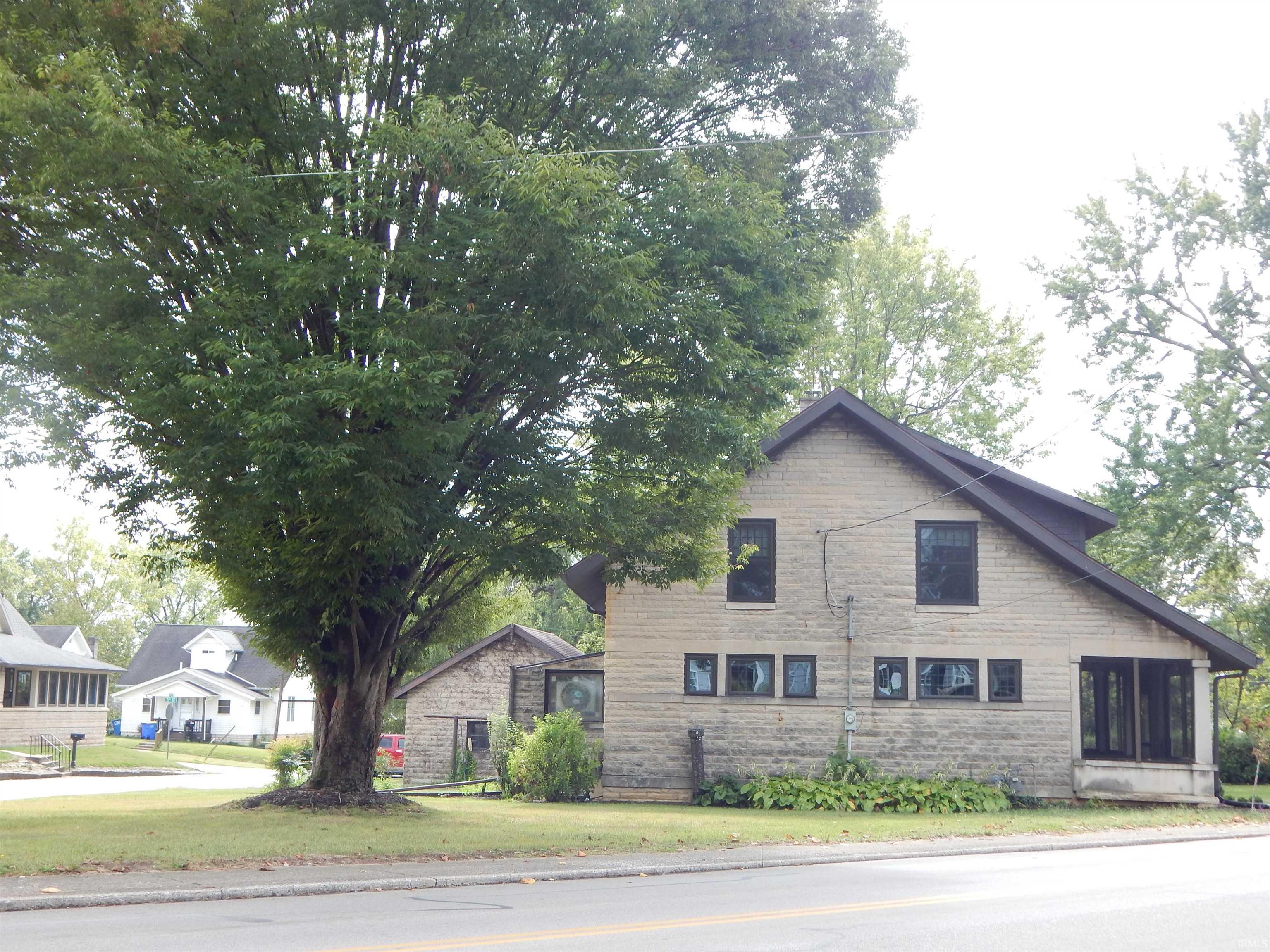2028 Washington Avenue Bedford, IN 47421 - Photo 3 of 30