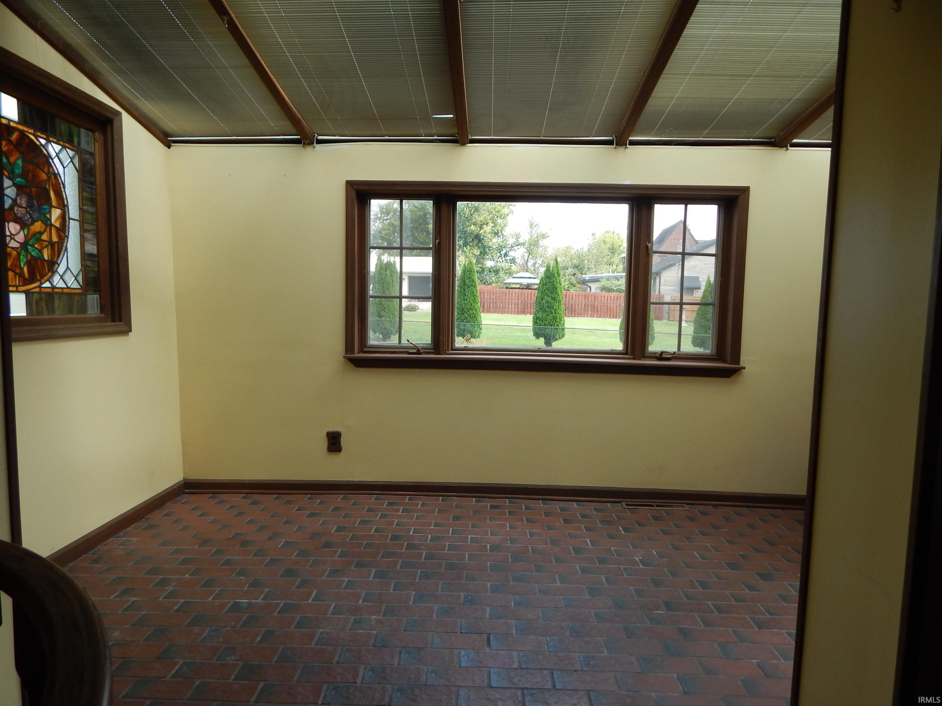 2028 Washington Avenue Bedford, IN 47421 - Photo 9 of 30