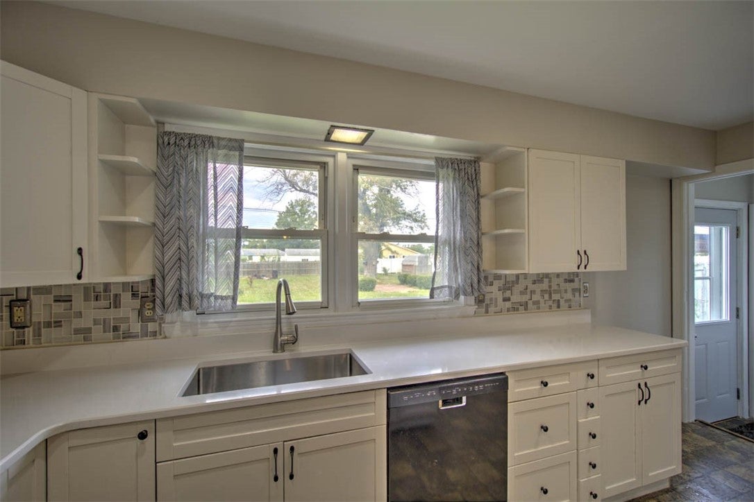 3045 Turpin Road Decatur, IL 62521 - Photo 10 of 30 Gallery Image 10